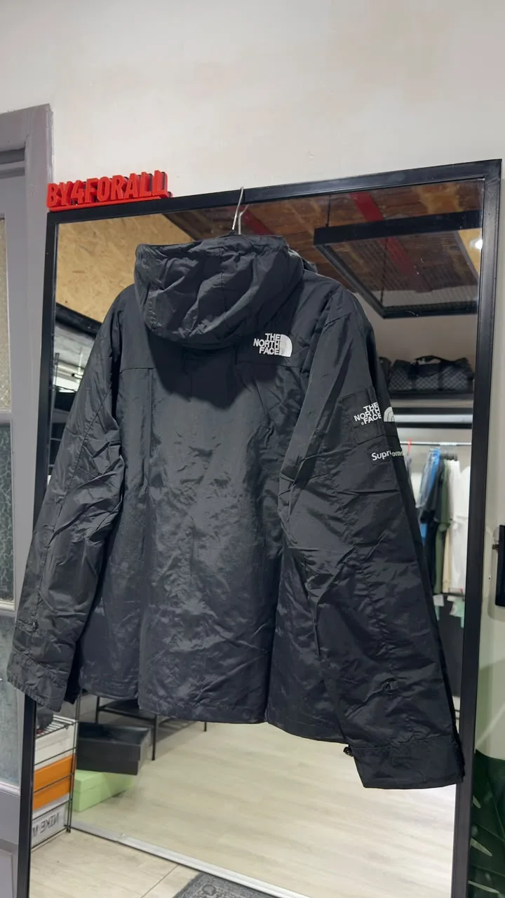 The North Face Campera The North Face x Supreme negra — Camperas