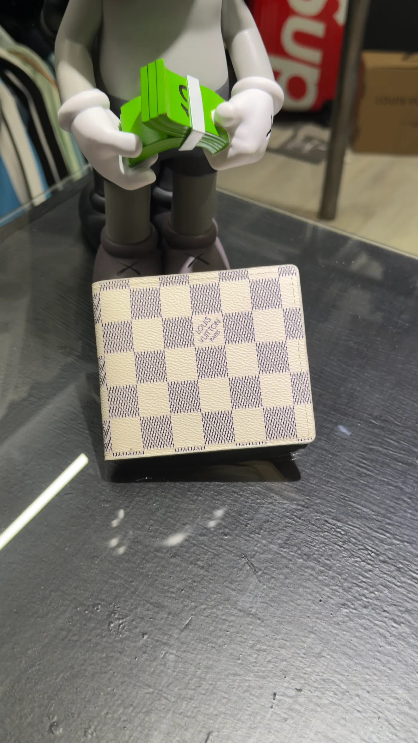 Louis Vuitton Billetera Louis Vuitton cuadros blanca — Billeteras