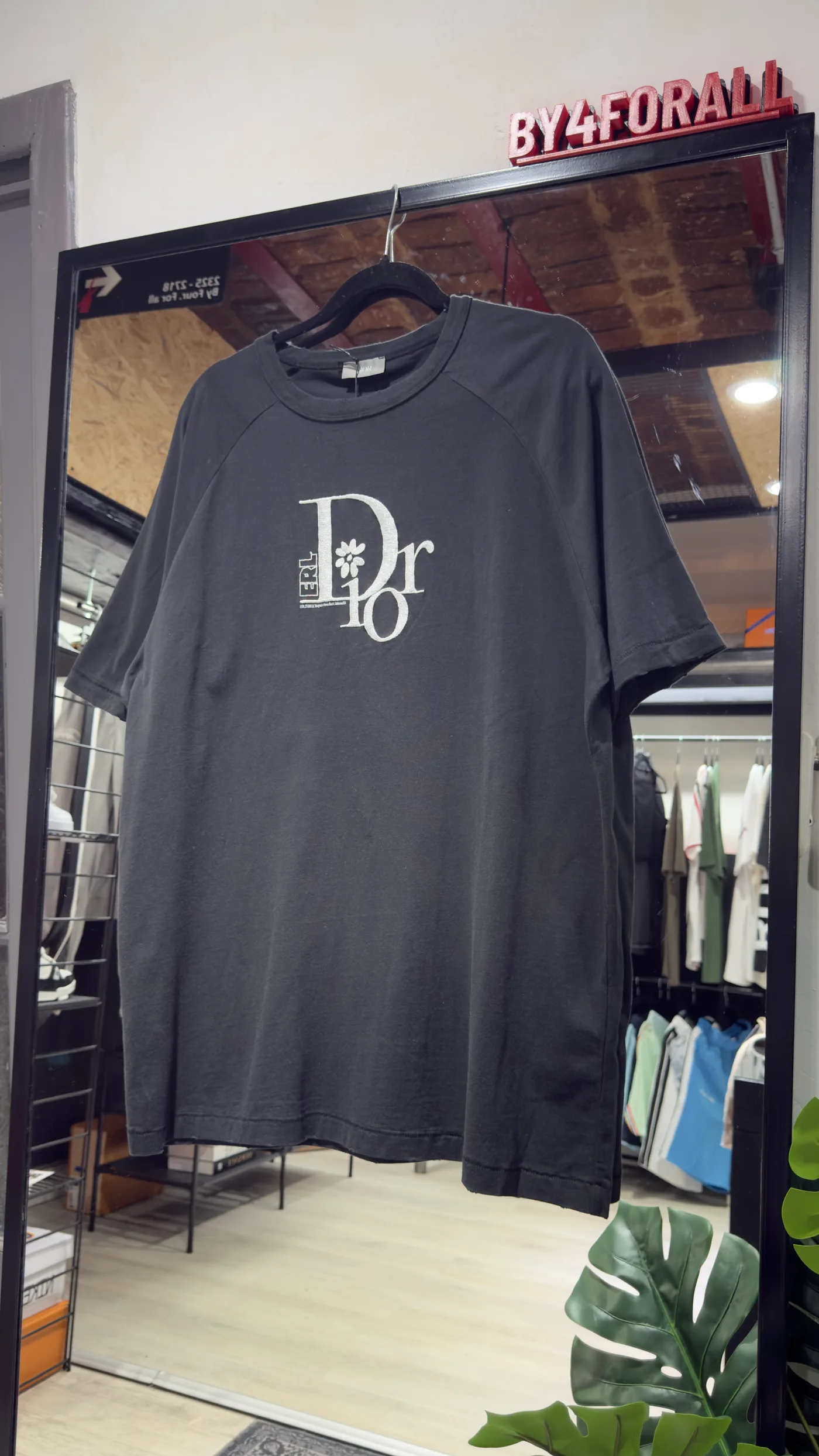 Dior Remera Dior bordada negra — Remeras