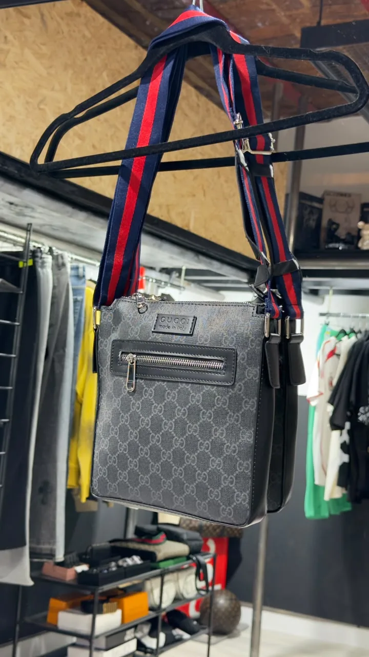 Gucci Morral Gucci Monogram negro — Morrales