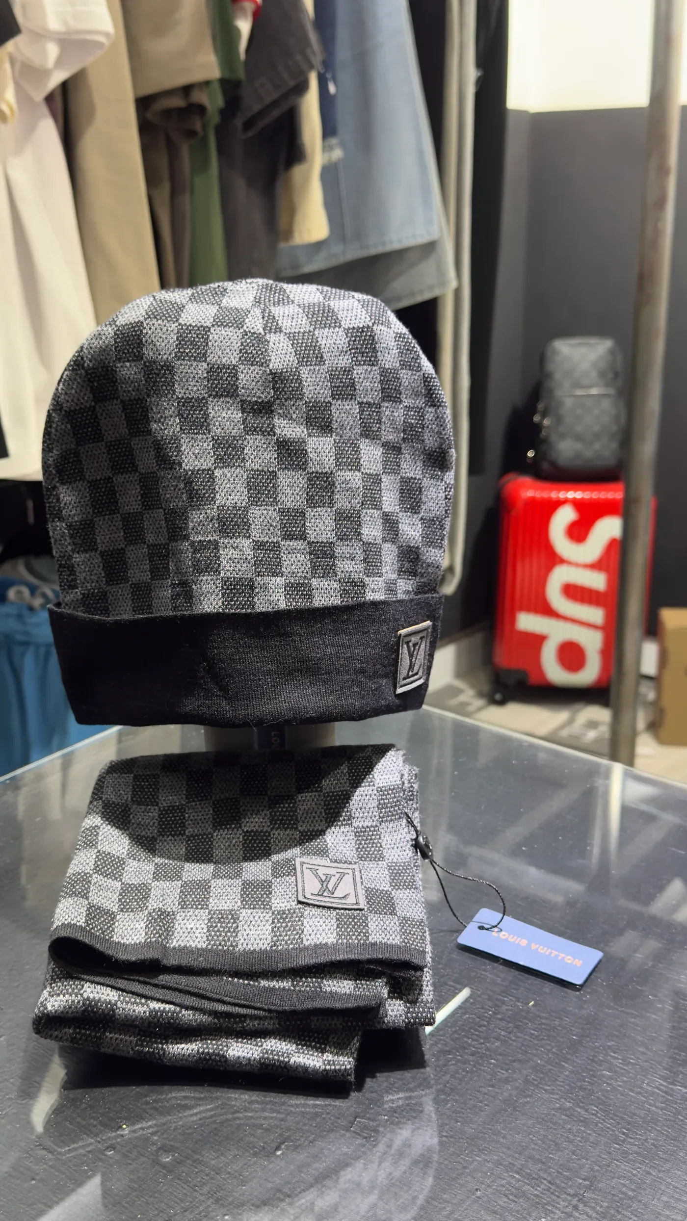 Louis Vuitton Combo bufanda + gorro de lana Louis Vuitton — Accesorios